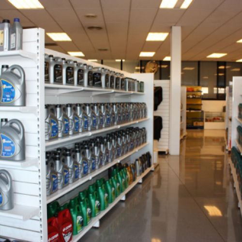 Expositors amb articles lubricants