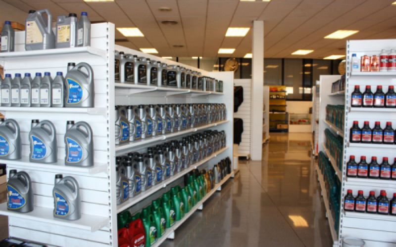 Expositors amb articles lubricants