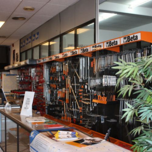 Repuestos de automóvil en Terrassa. imágenes de las instalaciones3