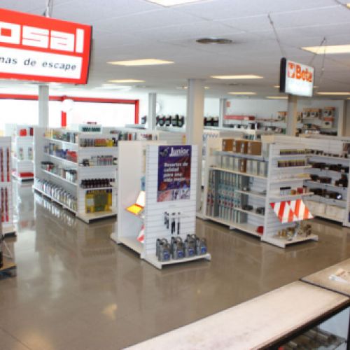 Repuestos de automóvil en Terrassa. imágenes de las instalaciones4